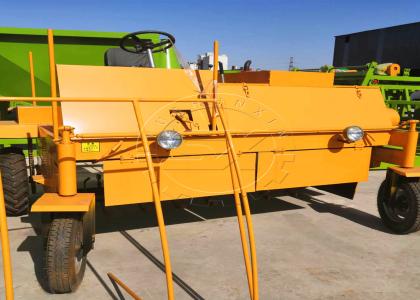 Moving Type Compost Turner of Windrow Compost Turner