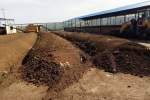 the manure material composting of crawler type compost turner