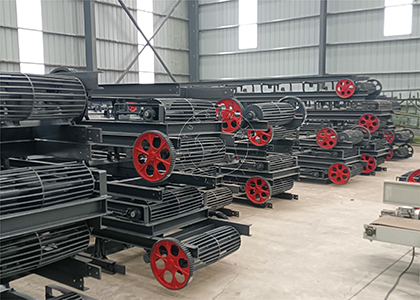 Belt conveyor for fertilizer making continuously