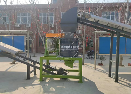 Vertical crushing machine for large scale organic fertilizer production line