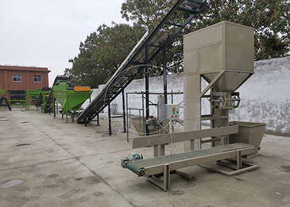 Packing machine for organic fertilizer production